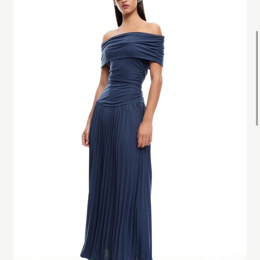 Elegant Off-Shoulder Blue Gown